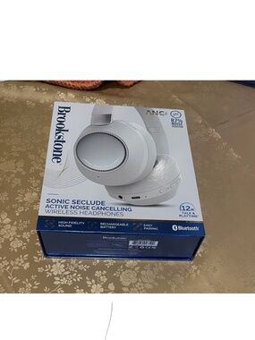 Brookstone Sonic Seclude Active Noise Canceling Wireless Headphones White NEW